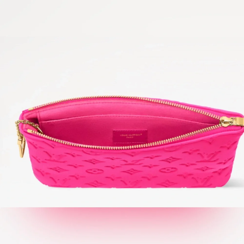 Authentic limited edition Louis Vuitton rare bright pink soft logo pouch .Must! - Picture 16 of 16